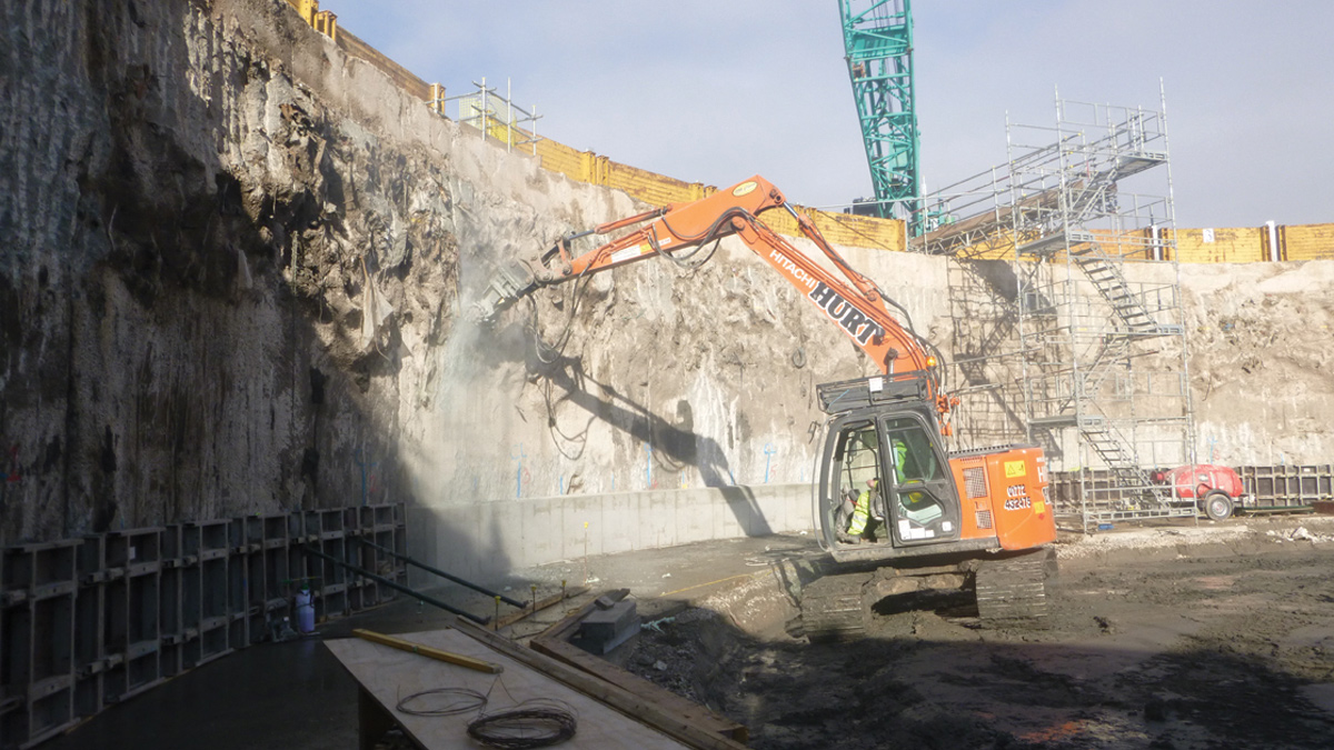 Removing D-wall overbreak - Courtesy of Donaldson Associates