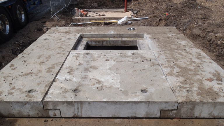 Assembly of cover slab - Courtesy of NMCNomenca