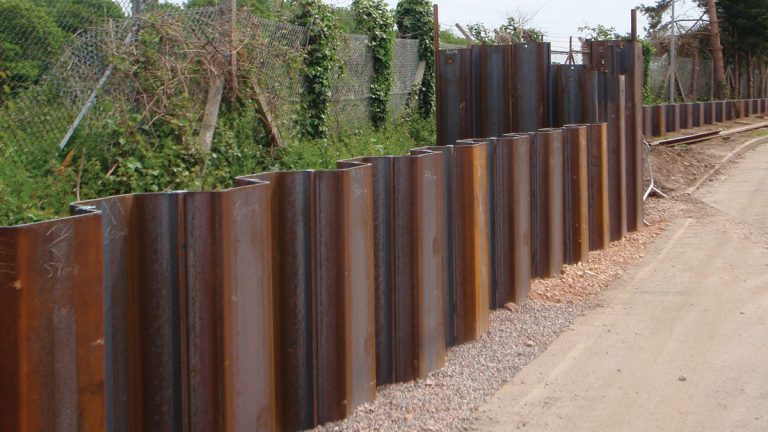 Sheet pile run in line with the perimeter fence - Courtesy of SWW Delivery Alliance H5O