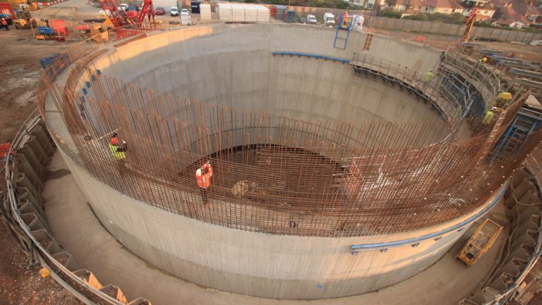 Travelling wall shutter and steel fixing - Courtesy of C2V+