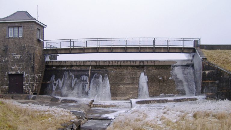 Ice coverage on the downstream spillway face identifying seepage locations January 2011 - Courtesy of Dŵr Cymru Welsh Water
