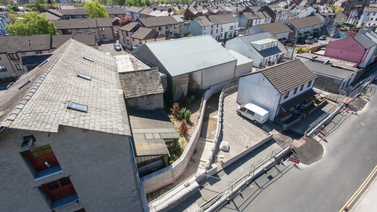 Curved profile of the linear defences at ‘The Ellers’ and complex interaction with adjacent buildings - Courtesy of JBA Bentley Ltd