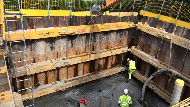 Mega Brace heavy duty hydraulic frame - Courtesy of Groundforce