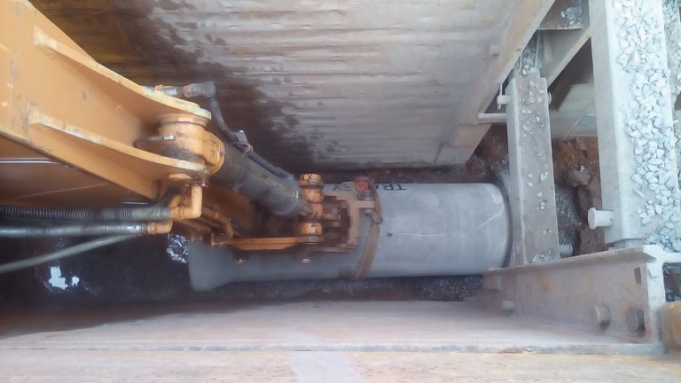 Olympia Avenue pipe installation - Courtesy of Atkins