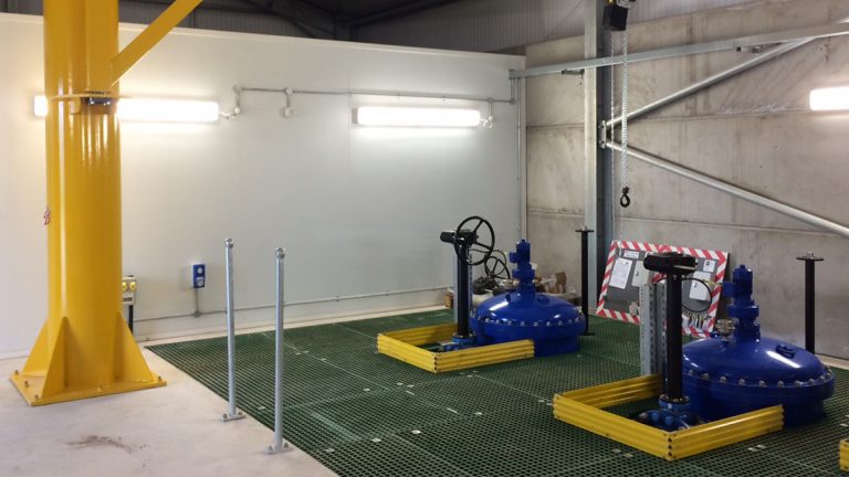 Bollfilters and lifting equipment - Courtesy of MMB