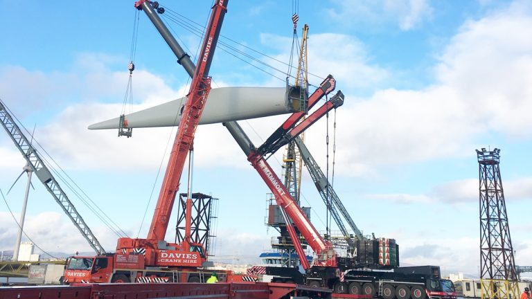 Off loading the 47.8m turbine blade at the dock side - Courtesy of Welsh Water