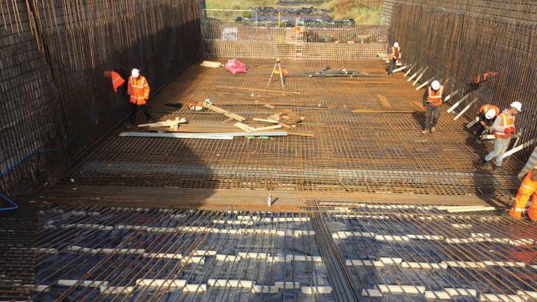 Steel fixing in stilling basin - Courtesy of Skanska UK