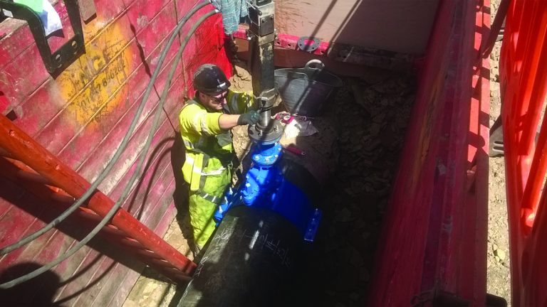 Under-pressure tee installation - Courtesy of Dŵr Cymru Welsh Water