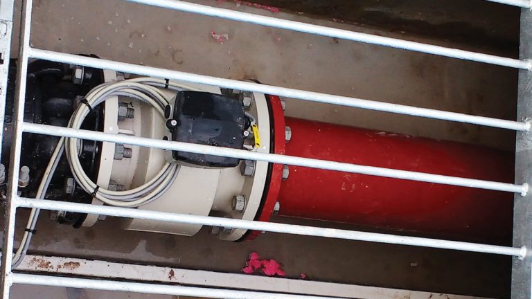 Instrument chamber showing flow meter - Courtesy of NMCNomenca