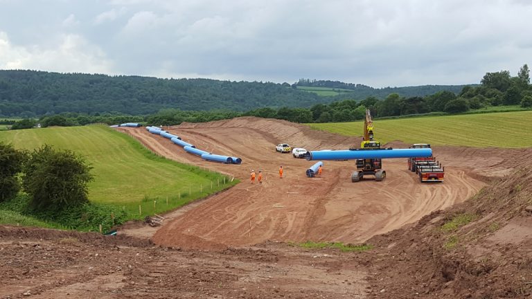 Stringing out the pipeline - Courtesy Severn Trent Water