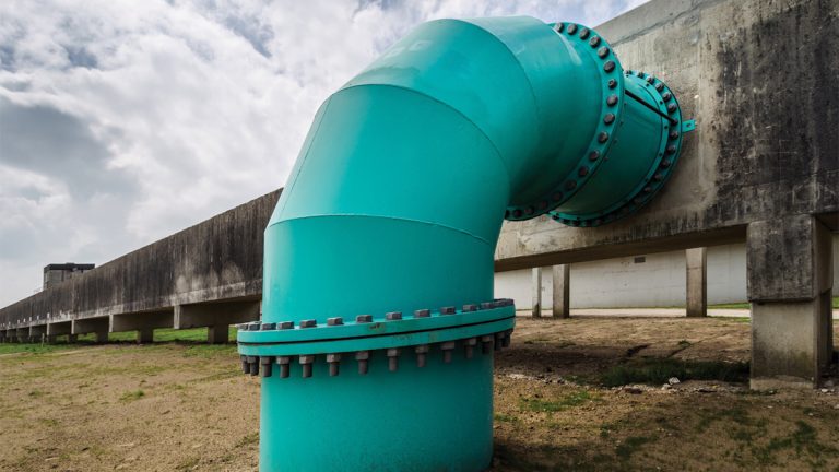 Connection between new pipeline and existing elevated inlet structure - Courtesy of MMB