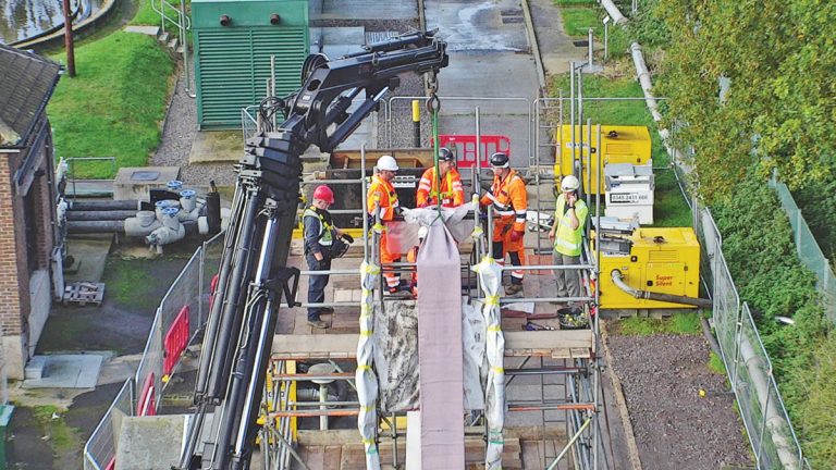 Staged lifting of the CIPP liner - Courtesy of Wessex Water