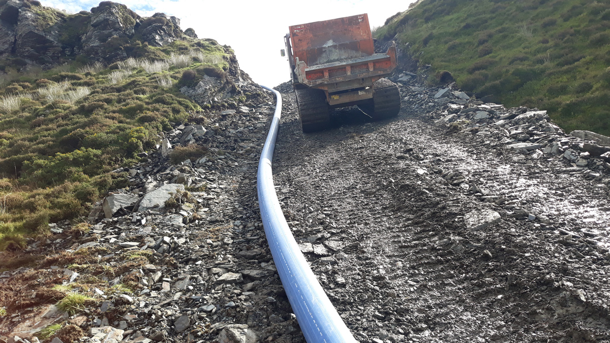 Pipe string before burial - Courtesy of Dŵr Cymru Welsh Water