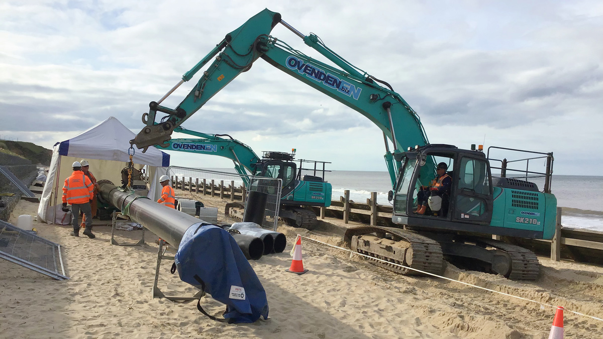 Welding of the interconnecting pipe - Courtesy of Royal HaskoningDHV