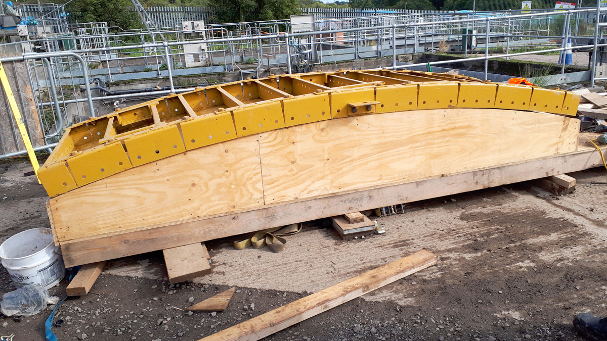 Proprietary formwork shutter system being set up to match the PST wall radius - Courtesy MMB