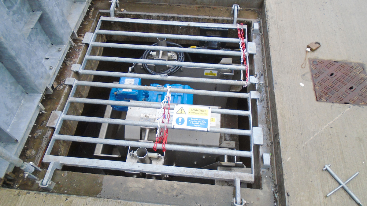 Navigation School storm screen and access cover - Courtesy of aBV