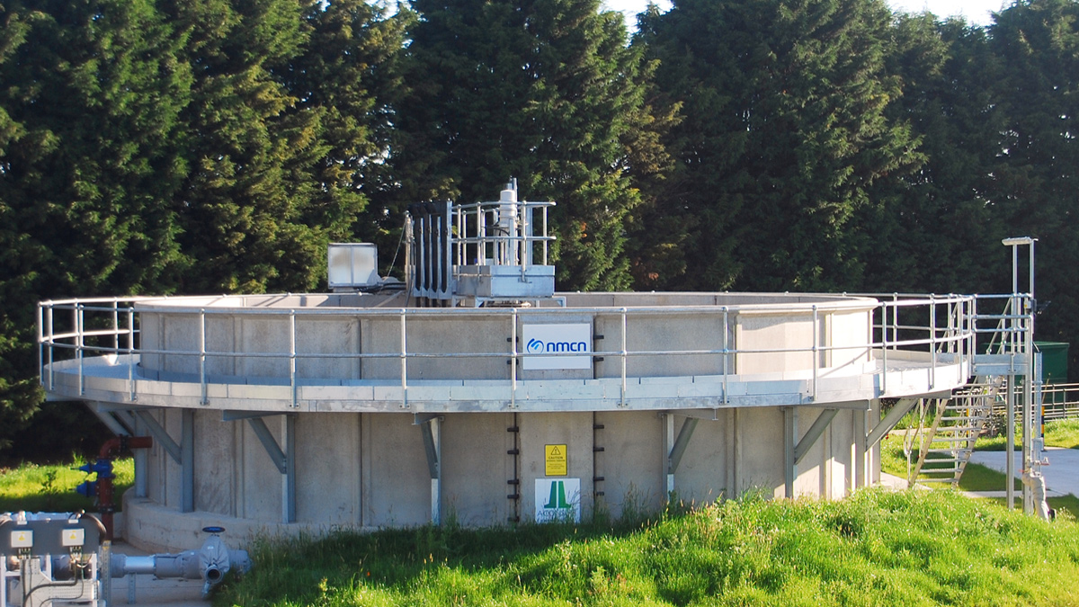 Post-tensioned precast concrete FST tank - Courtesy of Galliford Try