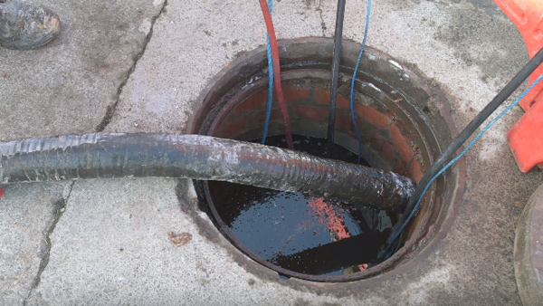 Manhole flooded with solution - Courtesy of Galliford Try