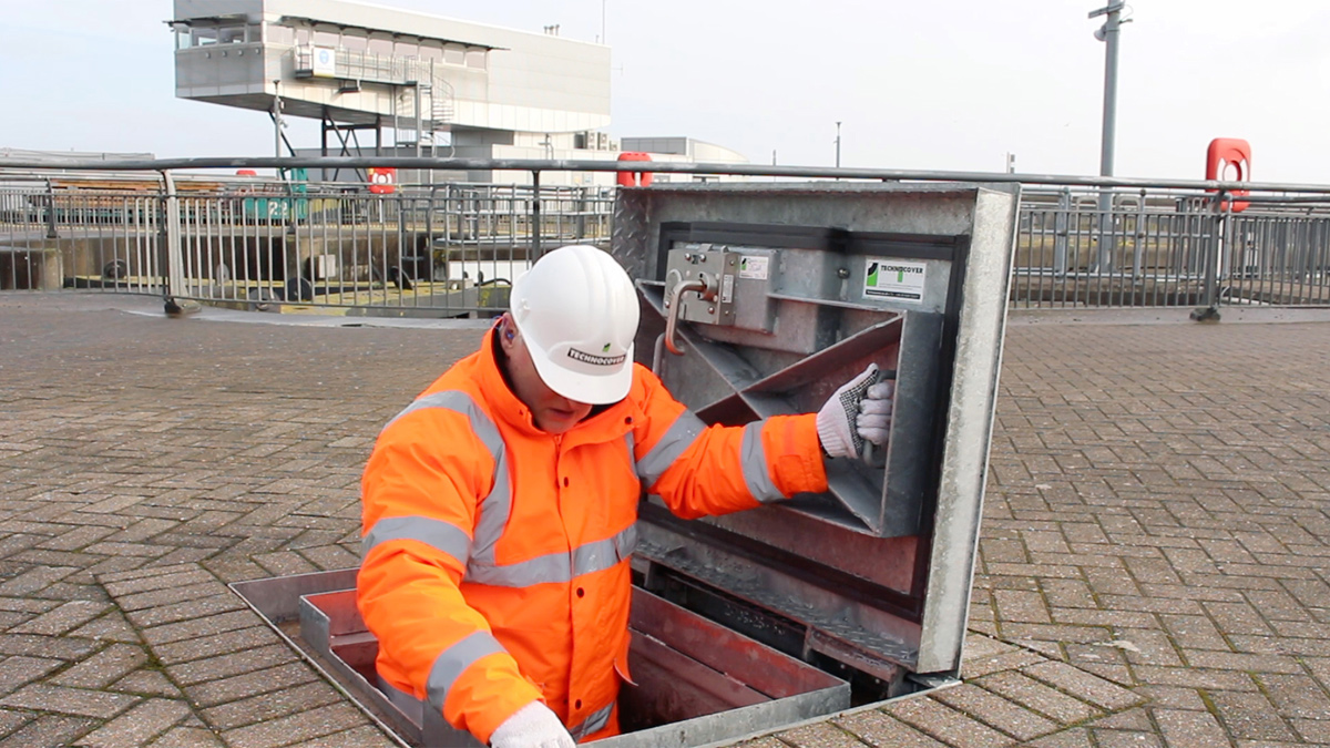 The emergency escape hatches allow quick exit from the shaft via a quick-release handle that overrides locking above. Note the substantial cross-bracing reinforcement under the lid to withstand C250 loading from plant and emergency vehicles