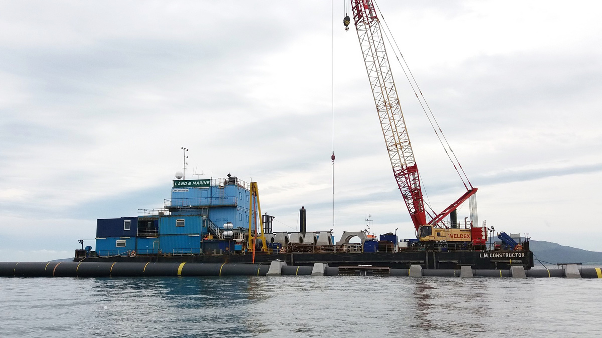 Pipe assembly in Lough Foyle using LM Constructor - Courtesy of J Murphy & Sons