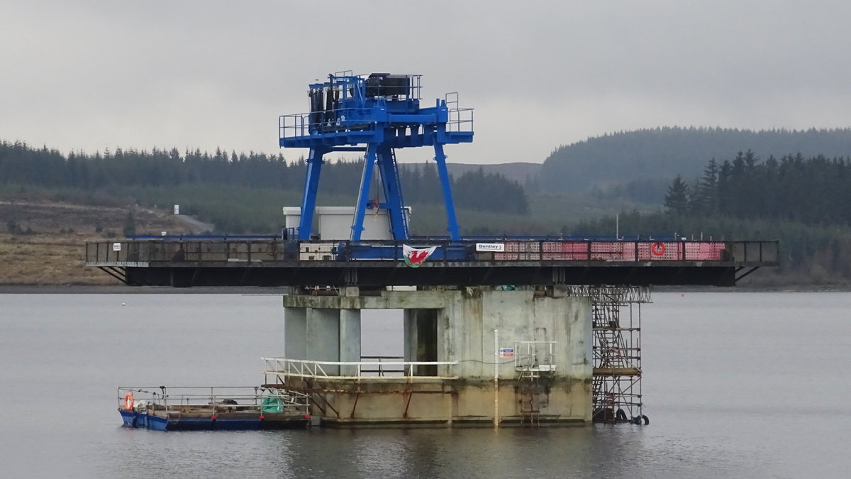 New gantry crane installed on tower - Courtesy of Arup