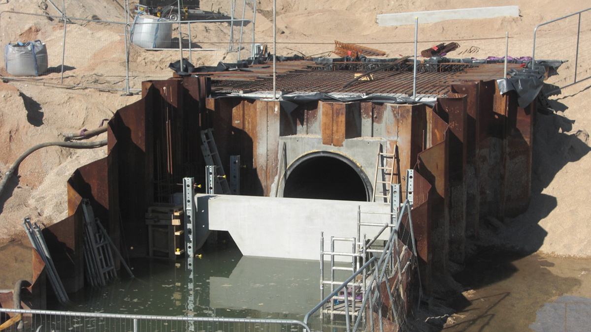 Outlet showing sheet pile boxes and part construction of the baffle - Courtesy of Arcadis