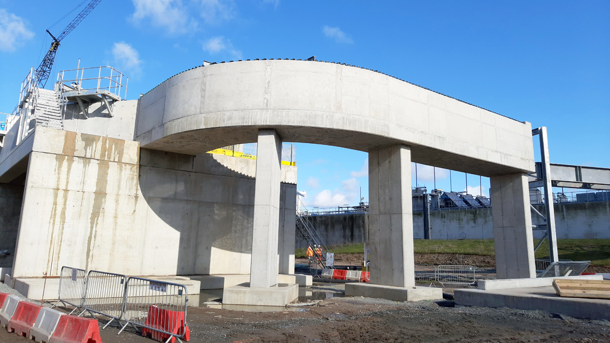 In situ reinforced concrete approach channel to the coarse screens - Courtesy of MMB