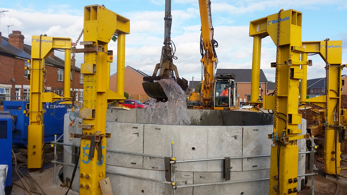 Excavation of flooded caisson shaft - Courtesy of Severn Trent