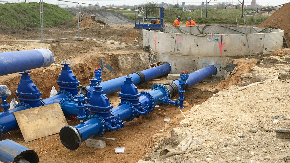 Cross connection of new water mains north of railway crossing - Courtesy of Severn Trent