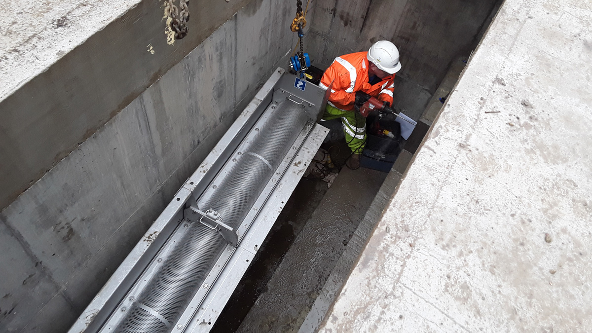 Mechanical self-cleansing Huber screen installation - Courtesy of Esh-Stantec