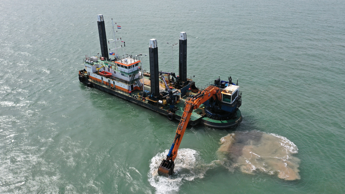 Backhoe dredger Razende Bol operational - Courtesy of Van Oord