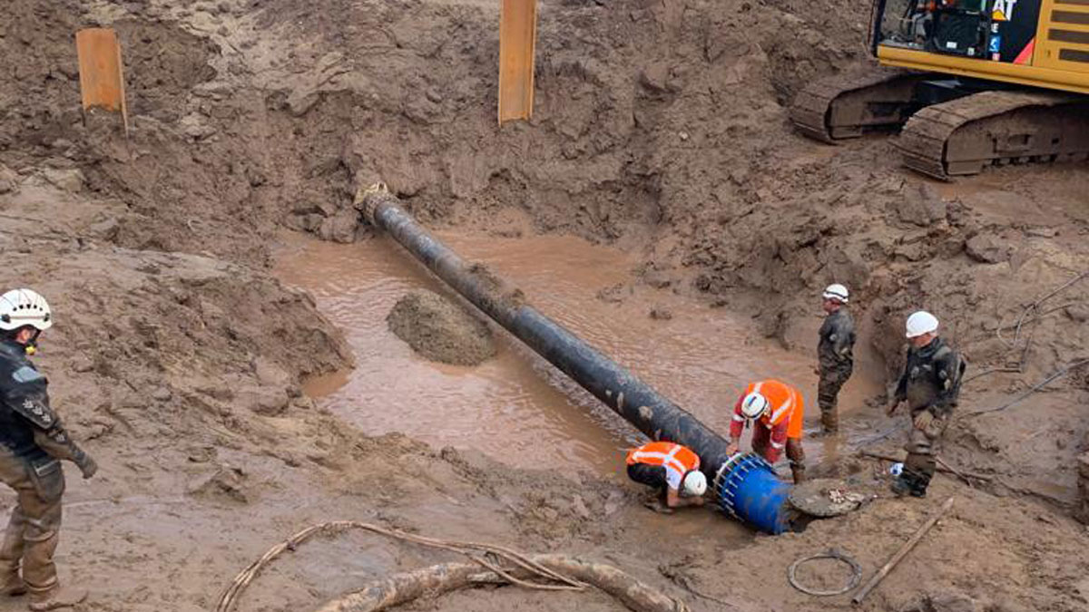 Spool piece connection between tunnel and LSO section in intertidal zone on beach - Courtesy of Van Oord UK