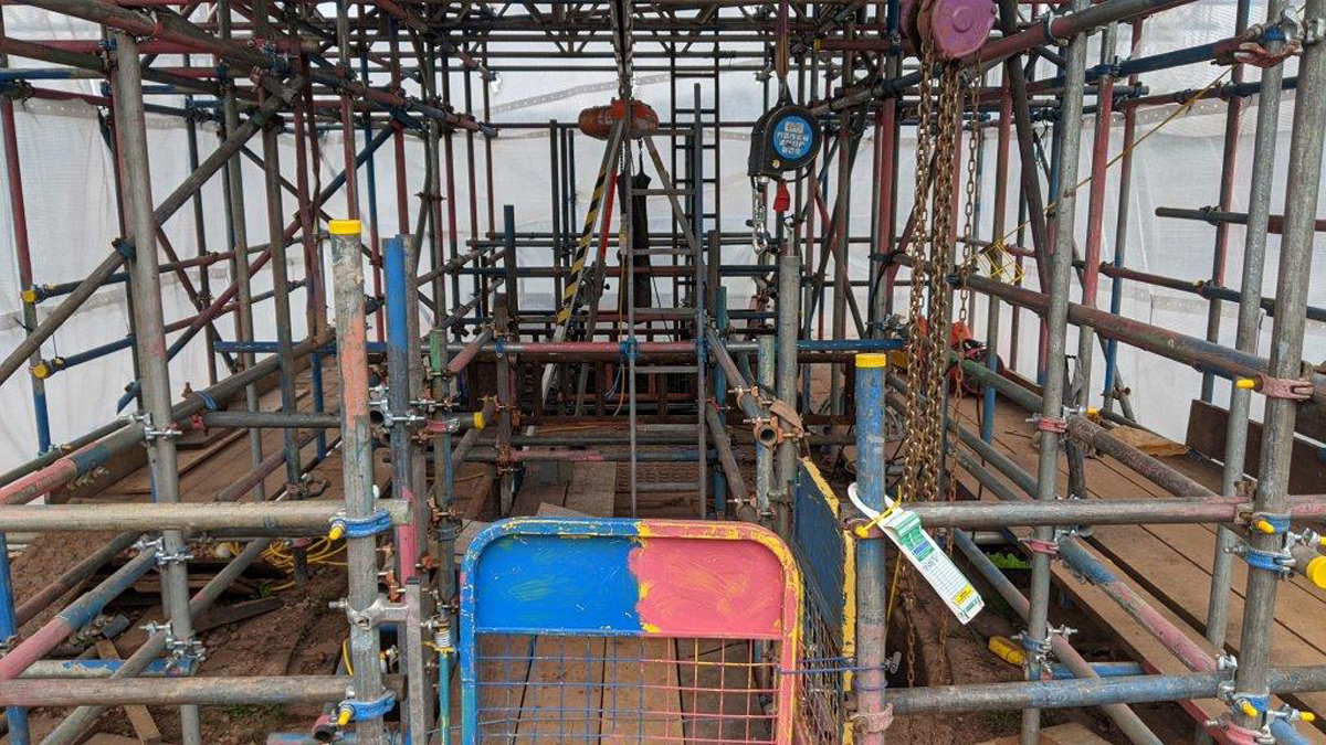 Lifting gantry - Courtesy of MMB