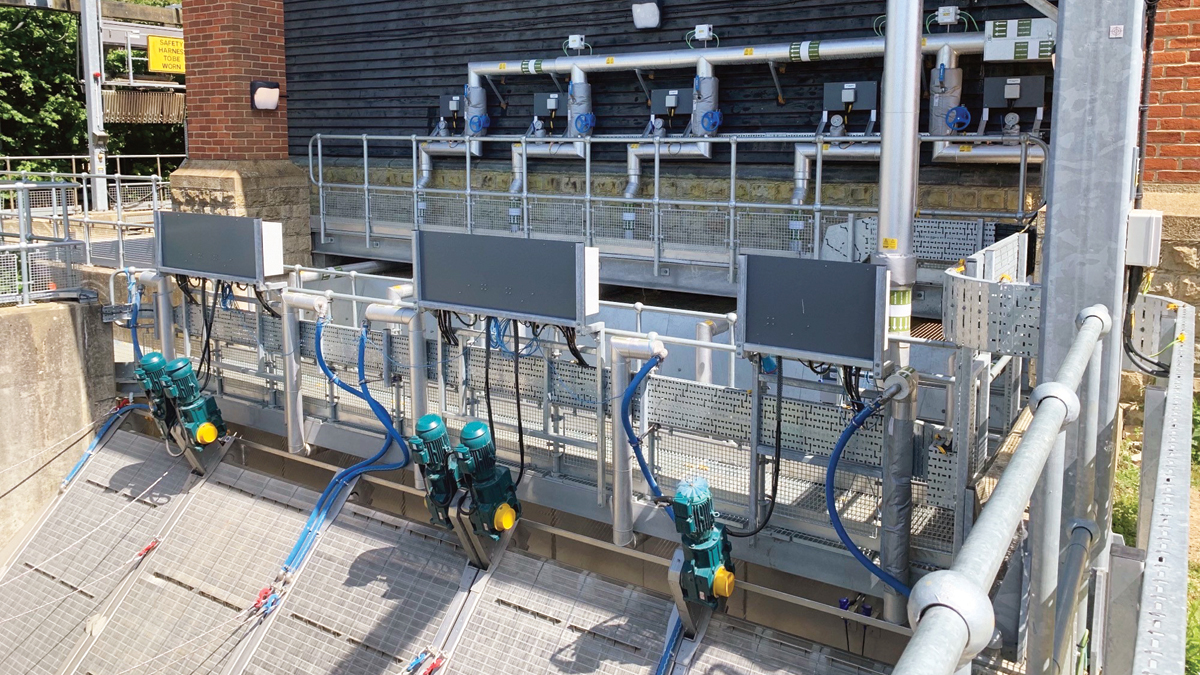 GoFlo eel screen installation at Yalding SWA - Courtesy of Trant Engineering