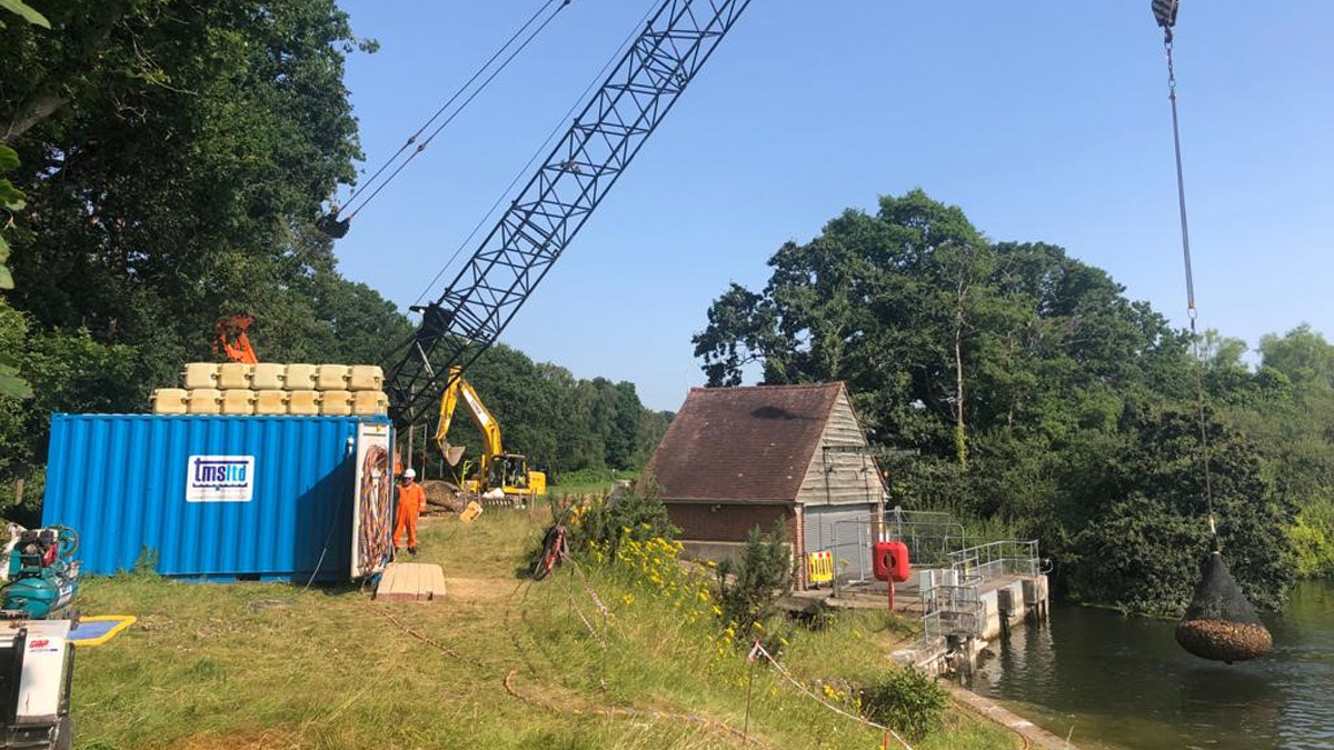 Crane lifting 4T Salix AquaRockBags into position - Courtesy of Teignmouth Maritime Services/Bournemouth Water