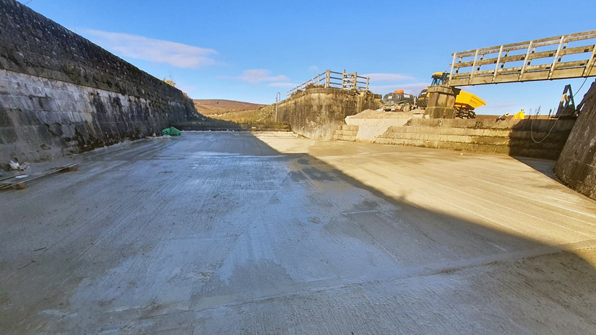 Fibre reinforced concrete tumble bay slab - Courtesy of MMB