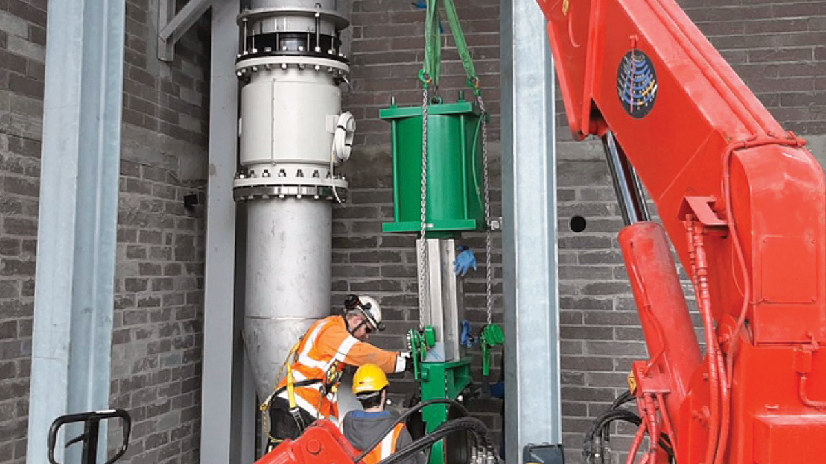 Installation of DN600 knife gate valve on recirculation line - Courtesy of Murphy Ireland