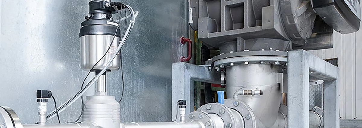 Improved gas feeding in water treatment